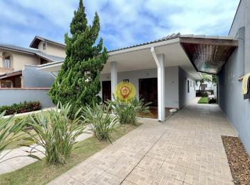 Casa · 230m² · 4 Quartos · 2 Vagas · Casa à Venda em Condomínio a 850 Metros da Praia – Perfeita para Conforto e Laze