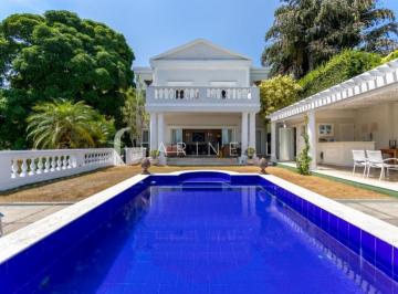 11783-20250314123627_zap.jpg · Casa rodeada de verde em condomínio com vista espetacular para praia da Barra.