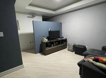 Casa · 140m² · 3 Quartos · 2 Vagas · Casa à venda de 100m² | 03 dormitórios, sendo 01 suíte e 02 vagas de garagem | Cond. Residence & Clu