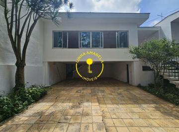Casa · 173m² · 3 Quartos · 5 Vagas · Casa com vista para o verde perto do metrô