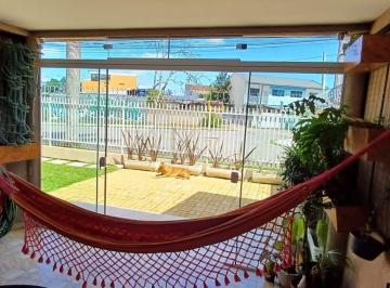 Casa · 200m² · 3 Quartos · 3 Vagas · Sobrado à venda no bairro Centro - Pinhais/PR