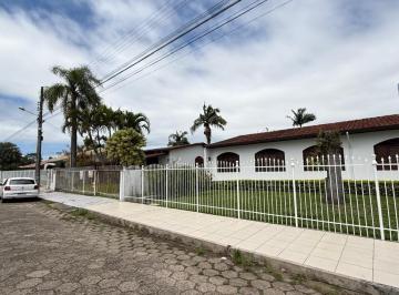 Casa · 167m² · 3 Quartos · 2 Vagas · Excelente casa a venda, com uma localização super privilegiada.