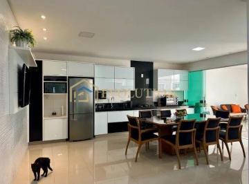 Casa · 201m² · 3 Quartos · 3 Vagas · Casa 3 Quartos 1 Suíte, Quintal amplo, Parque das Laranjeiras
