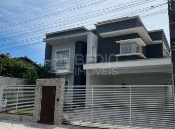 Casa · 243m² · 4 Quartos · 2 Vagas · Casa venda Centro Camboriú