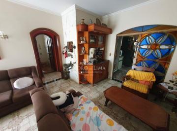 Casa · 300m² · 3 Quartos · 2 Vagas · Sobrado de esquina com apelo comercial e residencial: 300m², 4 quartos e 4 vagas.