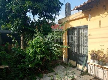 Casa · 78m² · 2 Quartos · 8 Vagas · Casa a venda na região de Veleiros.