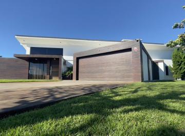 Casa · 240m² · 3 Quartos · 2 Vagas · Casa alto padrão em Morro dos Conventos, Araranguá/SC