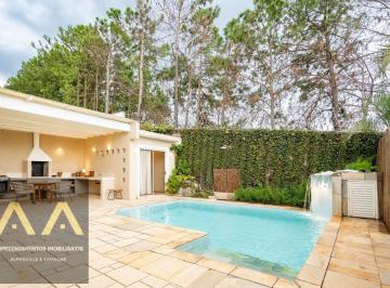 Casa · 325m² · 4 Quartos · 4 Vagas · Casa Moderna e Sofisticada à Venda no Residencial 5 – Alphaville