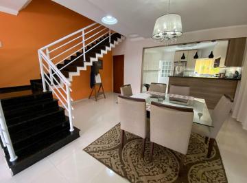 Casa · 180m² · 3 Quartos · 3 Vagas · Sobrado em Jardim Quaresmeira, Suzano/SP de 180m² 3 quartos à venda por R$ 715.000,00