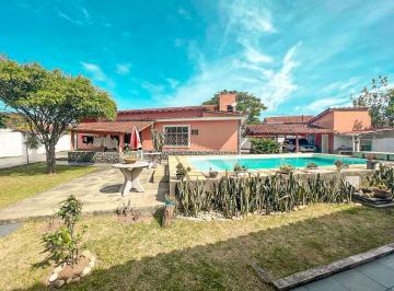 Casa · 359m² · 7 Quartos · 4 Vagas · Casa em Piratininga, Niterói/RJ de 359m² 7 quartos à venda por R$ 1.500.000,00