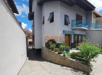 Casa · 300m² · 5 Quartos · 6 Vagas · Sobrado em Nossa Senhora do Carmo, Arujá/SP de 300m² 5 quartos à venda por R$ 1.280.000,00