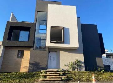 Casa · 250m² · 4 Quartos · 2 Vagas · Sobrado em Santa Cândida, Curitiba/PR de 250m² 4 quartos à venda por R$ 1.390.000,00