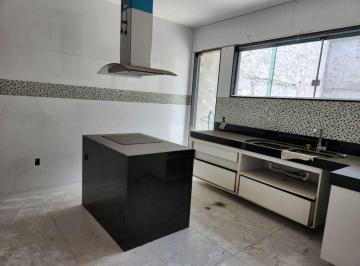 Casa · 180m² · 3 Quartos · 4 Vagas · Casa em Piratininga, Niterói/RJ de 180m² 3 quartos à venda por R$ 450.000,00