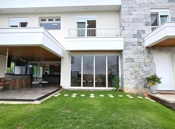 Casa · 281m² · 5 Quartos · 4 Vagas · Casa em Jardim Indaiá, Embu das Artes/SP de 281m² 5 quartos à venda por R$ 2.360.000,00