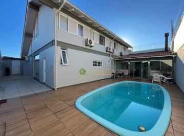 Casa · 340m² · 5 Quartos · 2 Vagas · Casa em Coqueiros, Florianópolis/SC de 340m² 5 quartos à venda por R$ 1.800.000,00