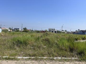 Terreno ·
Terreno à 250 metros do centro de Atlântida Sul