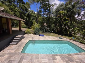 Casa · 236m² · 4 Quartos · 2 Vagas · Linda casa em condomínio fechado de lazer.