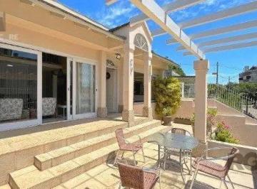 Casa · 360m² · 5 Quartos · 2 Vagas · MAGNÍFICA CASA EM LOCALIZAÇÃO PRIVILEGIADA - TRANQUILIDADE E CONFORTO