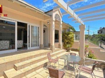 Casa · 360m² · 5 Quartos · 2 Vagas · MAGNÍFICA CASA EM LOCALIZAÇÃO PRIVILEGIADA - TRANQUILIDADE E CONFORTO