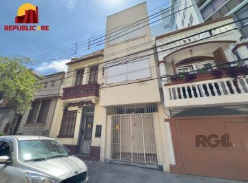 Casa · 190m² · 4 Quartos · 1 Vaga · CASA COM 4 DORMITÓRIOS E PÁTIO COM CHURRASQUEIRA NO CENTRO HISTÓRICO