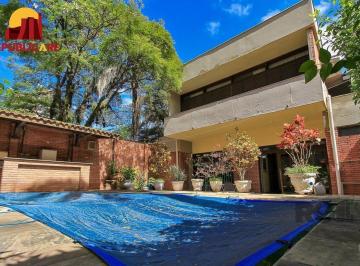 Casa · 480m² · 4 Quartos · 4 Vagas · Casa à venda - em Petrópolis