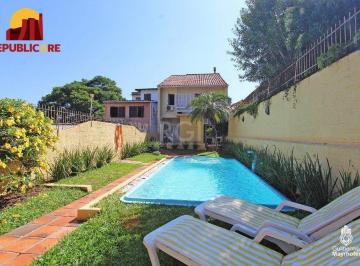 Casa · 240m² · 5 Quartos · 3 Vagas · Casa para Venda - 240m², 5 dormitórios, sendo 1 suites, 3 vagas - Menino Deus