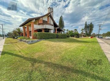 Casa · 326m² · 5 Quartos · 3 Vagas · Icônica Casa para comprar  a poucos metros do mar em Atlântida