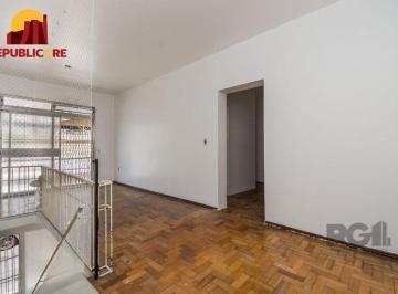Casa · 132m² · 4 Quartos · Excelente casa de 132m² com 4 dormitórios no centro histórico.