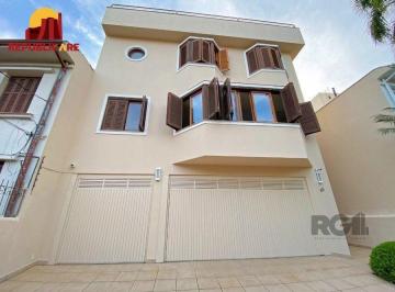 Casa · 465m² · 3 Quartos · 5 Vagas · Excelente casa de 465m² com 3 dormitórios e 5 vagas de garagem.