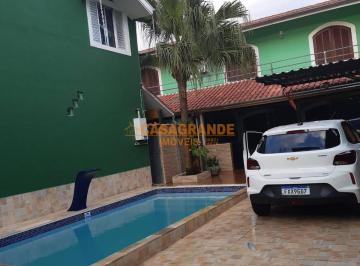 Casa · 261m² · 3 Quartos · 6 Vagas · Casa com 3 quartos com edícula e piscina na Vila Tesouro,