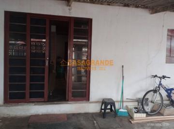 Casa · 100m² · 3 Quartos · 2 Vagas · Casa com 3 quartos com 100 metros quadrados no Novo Horizonte