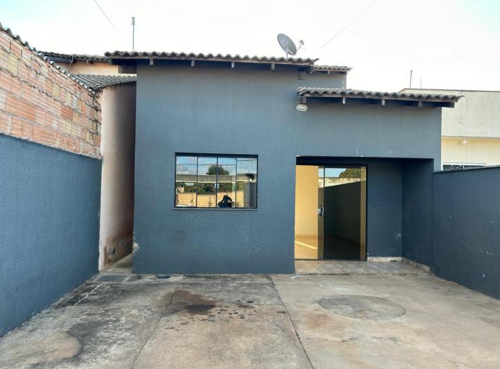 10 Casas Padrão à venda quintal com quartos Luziânia, GO
