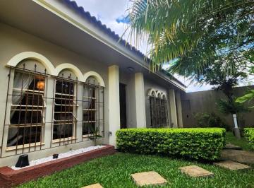 Casa de 4 quartos, Ponta Grossa · Casa Órfãs