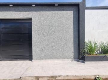 Casa de 3 quartos, Águas Lindas de Goiás · Linda Casa de três quartos em Águas Lindas Sozinha no Lote
