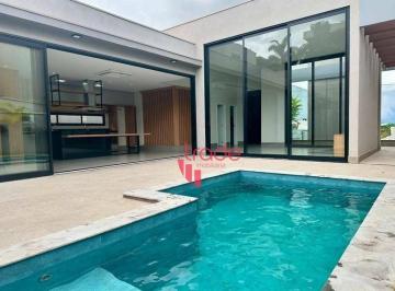 0224a3cce46826e60cfe115ecff8bcd95baad121 · Casa em Condomínio Fechado à Venda de 03 Quartos sendo todos Suítes no Bairro Vila do Golf em Ribeir