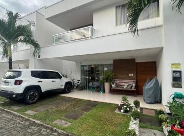 Foto 01 · Linda casa em condomínio à venda em Lauro de Freitas-BA, Buraquinho: 4 quartos, 3 suítes, 2 salas, 1