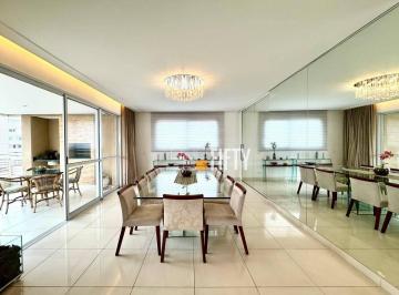 0c45d2283110bec4c42f839cdec1dd6deee1404f · Apartamento Mobiliado para Locação, com 266m², 3 Suítes, Living para 4 Ambientes, Varanda Gourmet e 