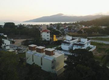 Casa · 104m² · 2 Quartos · 1 Vaga · Sobrado à venda em Mariscal, Bombinhas/SC