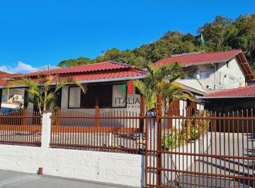 Casa · 130m² · 3 Quartos · 2 Vagas · Casa Alvenaria em Cerâmica Reis, Brusque/SC