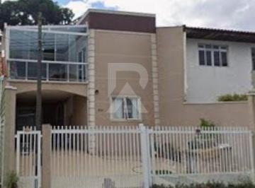 Casa · 195m² · 3 Quartos · 4 Vagas · Sobrado com 3 Quartos e 4 Vagas no Xaxim: Oportunidade Única!