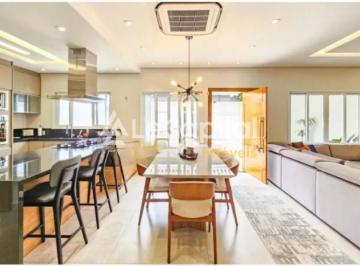 Casa · 200m² · 3 Quartos · 3 Vagas · Casa com 3 dormitórios / 3 vagas à venda, 200m² - Mirandópolis