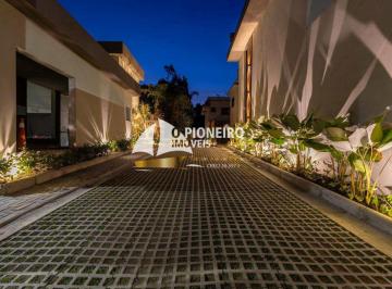 Casa · 135m² · 3 Quartos · 1 Vaga · Casa em condomínio fechado à venda na praia de Camburi!