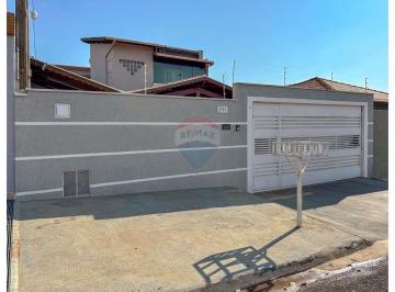 Casa · 270m² · 3 Quartos · 6 Vagas · Sobrado em Jardim Planalto, Botucatu/SP de 270m² 3 quartos à venda por R$ 647.000,00