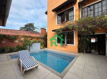 b4fbfeab29a8ed6b7490a049a3e325e627f4cf79 · Casa à venda na Praia do Tombo | Rocha Imóveis Guarujá
