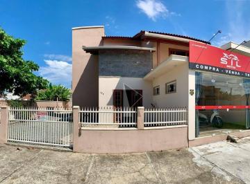 7781406540b62e430b26d8ece6af4094db287776 · Casa ampla com Ótima localização