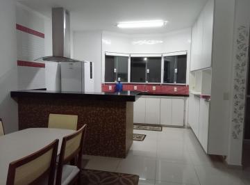 Apartamento · 176m² · 3 Quartos · 2 Vagas · Casa Térrea com 3 Dormitórios, Sendo 1 Suíte, 2 Vagas de Garagem no Condomínio Country Club