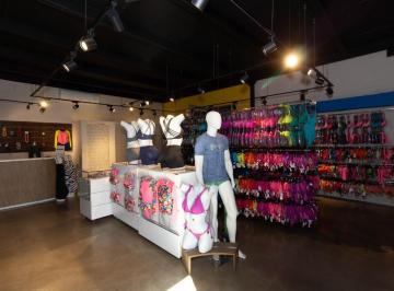 Comercial · 320m² · 4 Vagas · Loja de rua  para venda e locação, 320m²