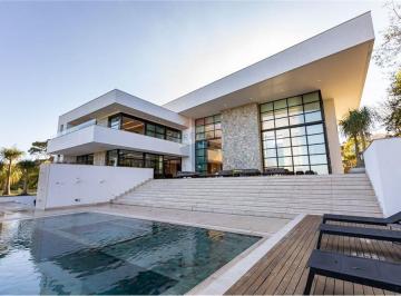 Casa · 1230m² · 5 Quartos · 14 Vagas · Belissíma Casa com 5 Dormitórios em Campo Largo