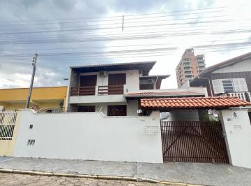 Foto 01 · Belo sobrado semi-mobiliado no Centro de Penha/SC!!
