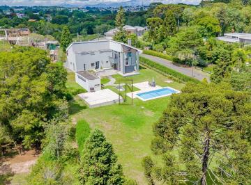 Casa · 324m² · 4 Quartos · 5 Vagas · Casa de campo em Quatro Barras